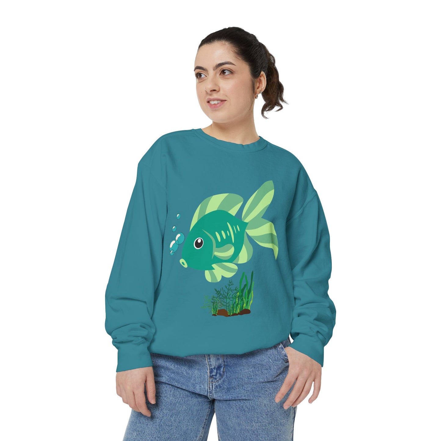 Green fish with bubbles and aquatic plants Unisex Garment-Dyed Sweatshirt