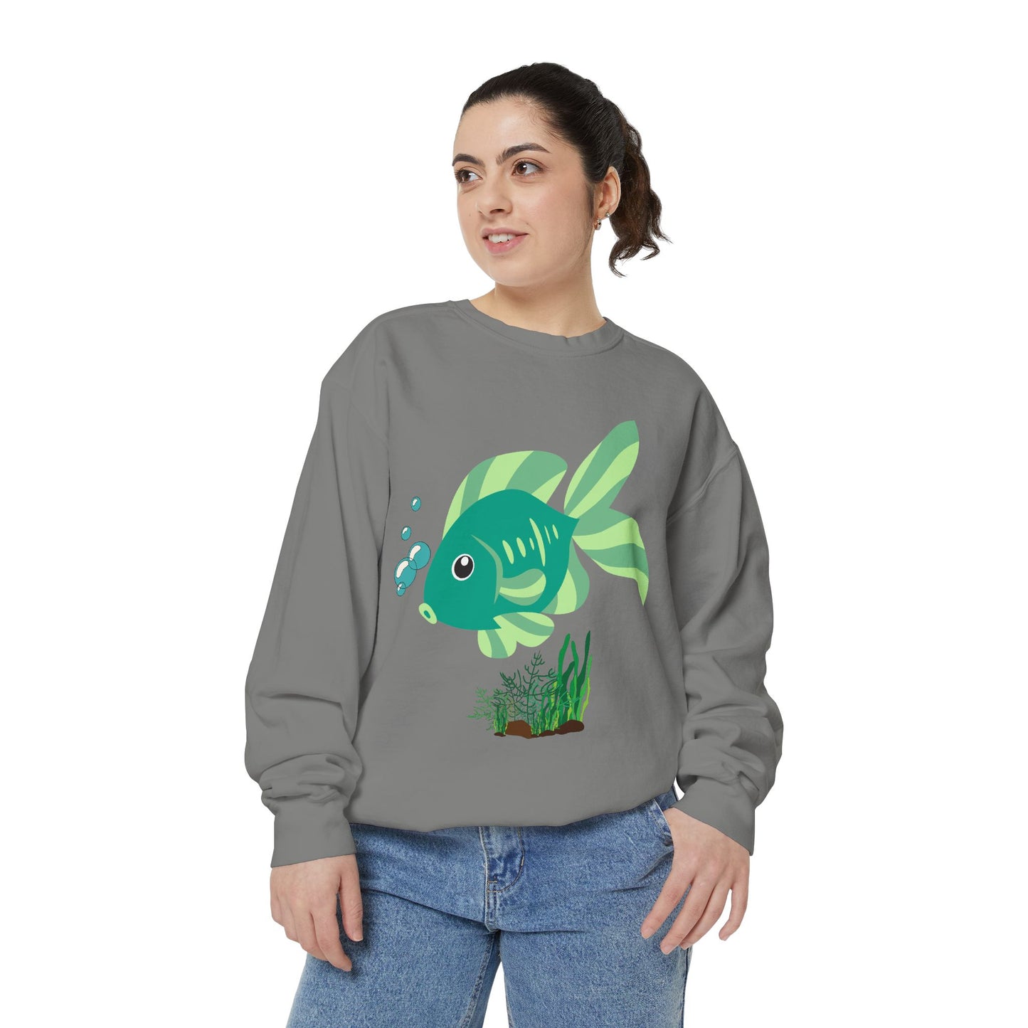 Green fish with bubbles and aquatic plants Unisex Garment-Dyed Sweatshirt