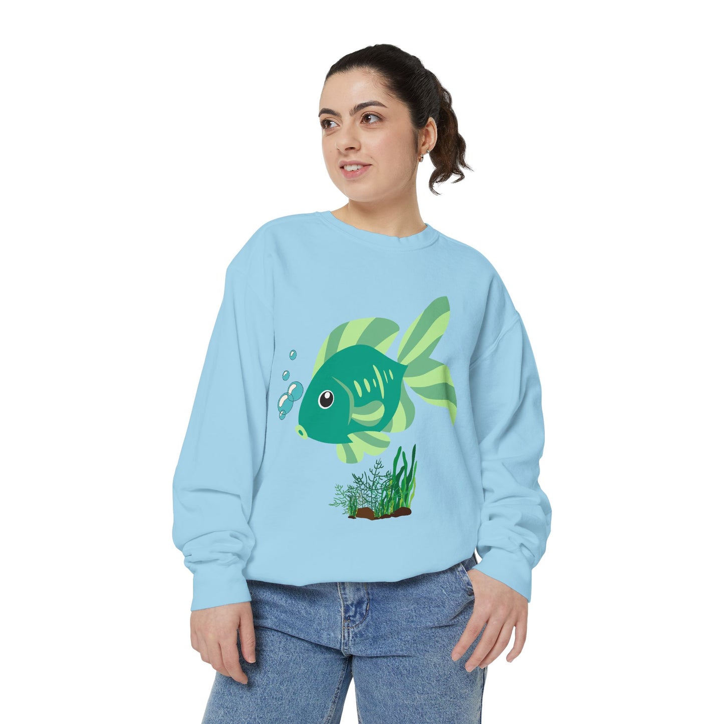 Green fish with bubbles and aquatic plants Unisex Garment-Dyed Sweatshirt