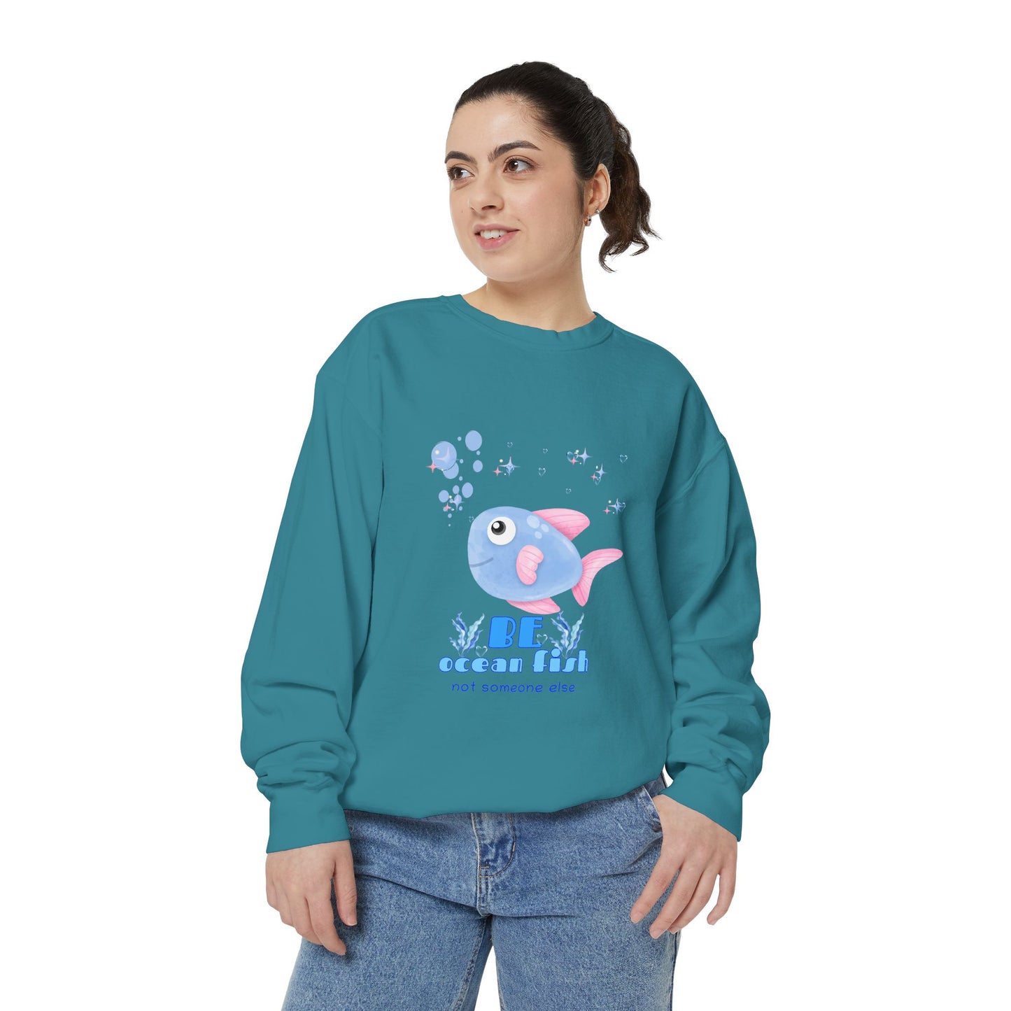 Cute cartoon fish with pink fins and bubble Unisex Garment-Dyed Sweatshirt