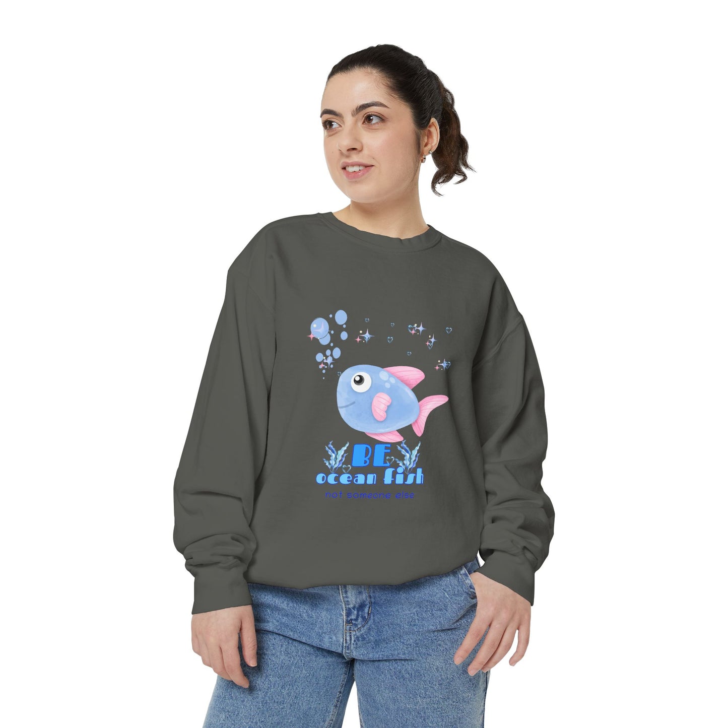 Cute cartoon fish with pink fins and bubble Unisex Garment-Dyed Sweatshirt