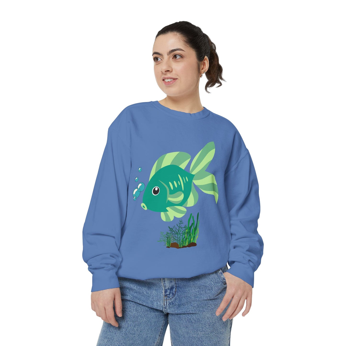 Green fish with bubbles and aquatic plants Unisex Garment-Dyed Sweatshirt