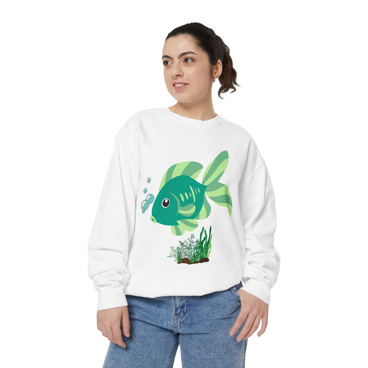 Green fish with bubbles and aquatic plants Unisex Garment-Dyed Sweatshirt