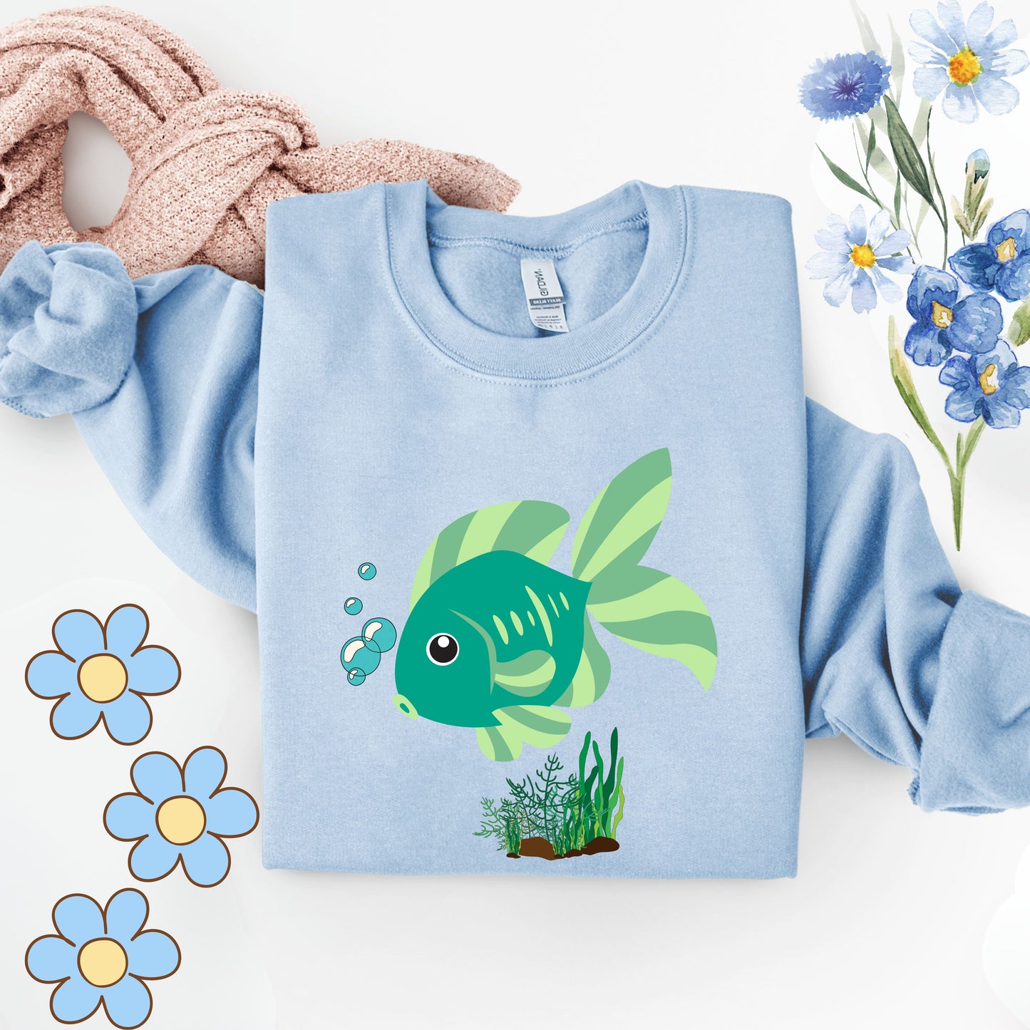 Green fish with bubbles and aquatic plants Unisex Garment-Dyed Sweatshirt